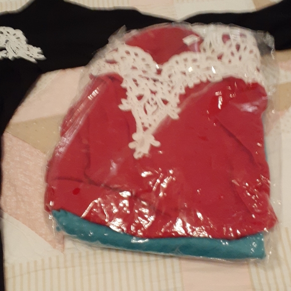 3 Peekaboo lace detailed shirts $15 for all - Picture 4 of 4